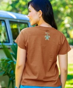 Sea Turtle Quilt - Cinnamon Dyed Short Sleeve Crewneck T-Shirt -Chic Clothing Shop 976f9c8e fb8c 4ef3 8302 4ab8ba651a26