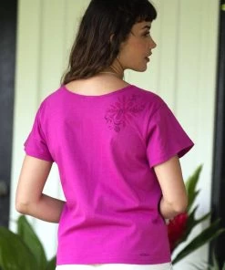 Lehua Quilt - Berry Short Sleeve Scoop Neck T-Shirt -Chic Clothing Shop e7d043fd 4161 4885 874f acb5e0f97496