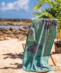 Maui Legend - Microfiber Beach Towel -Chic Clothing Shop f04a0369 d03f 4469 a756 4f864fd271cf